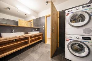 a bathroom with a washing machine and a sink at Edelweisshaus Top 10 in Königsleiten