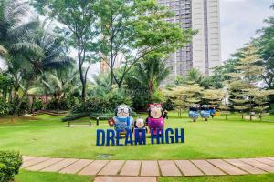 Hosté ubytování Modern Look and Compact Studio at Sky House Alam Sutera Apartment By Travelio