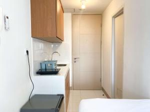 Kuchyň nebo kuchyňský kout v ubytování Best Choice Studio Apartment Tokyo Riverside PIK 2 By Travelio