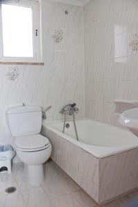 Koupelna v ubytování Melani Apartments + 51 fotografií