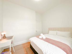 Voodi või voodid majutusasutuse Millers Point Waterview toas