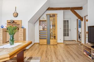a living room with a table and a tv at Ferienwohnung in Kramerhof mit Grill und Garten in Kramerhof