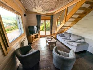 O zonă de relaxare la Chalet Sauna jacuzzi 6 personnes