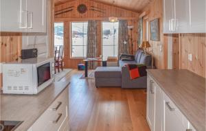 Η κουζίνα ή μικρή κουζίνα στο Gorgeous Home In Noresund With Wifi