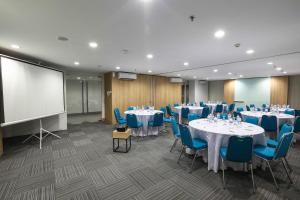 Area bisnis dan/atau ruang konferensi di Hotel Citradream Bintaro