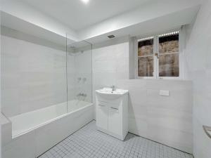 Vannituba majutusasutuses Millers Point Waterview