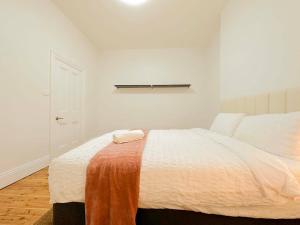 Voodi või voodid majutusasutuse Millers Point Waterview toas