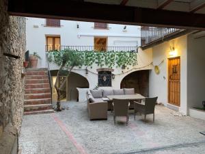 a patio with a table and chairs in a building at Casa Rural El Pati de l´Albera in Sant Climent Sescebes