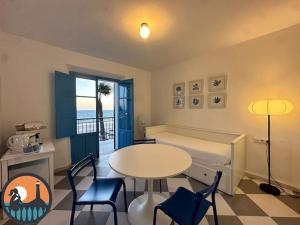 Postel nebo postele na pokoji v ubytování Cala Marielo by Bossh! Apartments