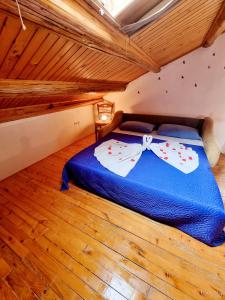Postel nebo postele na pokoji v ubytování Apartmani Milenko Lubenice