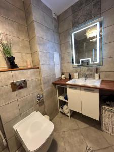 Ένα μπάνιο στο Appartement in Pomorie mit Garten und gemeinsamem Pool