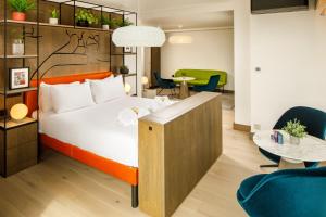 Postel nebo postele na pokoji v ubytování ibis Styles Edinburgh St Andrew Square