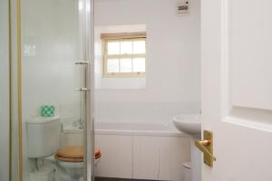 Ένα μπάνιο στο Salton Lodge +75 φωτογραφίες