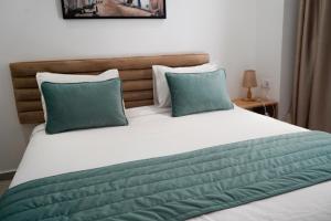 Postel nebo postele na pokoji v ubytování Hôtel Suisse Tunis