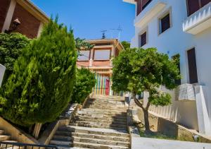 a set of stairs in front of a house with trees at Apartamento rural Castillo de Yeste 2 pax in Yeste