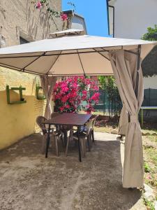 Gallery image of Host4All casa vacanze in Falconara Marittima