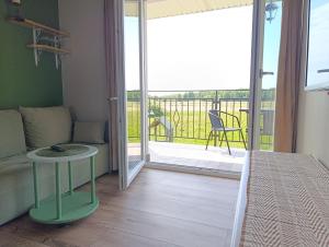 Balkón alebo terasa v ubytovaní Apartamenty Poświata - z widokiem na łąki