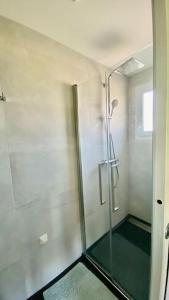 Ванная комната в Magnifique maison contemporaine +28 фотографий