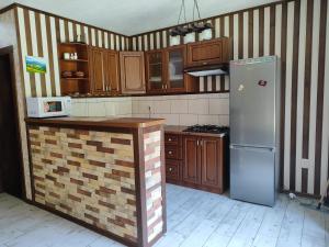 Η κουζίνα ή μικρή κουζίνα στο Котедж Кресаня