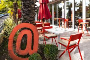 a restaurant with a sign that says open at Hostel Link in Lovran