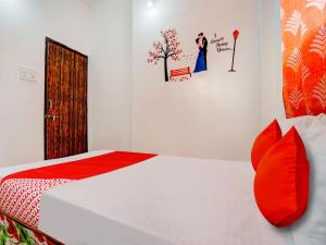 Postel nebo postele na pokoji v ubytování Hotel O RJ Hotel