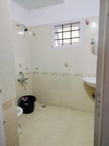 Ένα μπάνιο στο NABA HOME STAY OOTY +30 φωτογραφίες