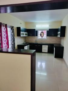 Η κουζίνα ή μικρή κουζίνα στο NABA HOME STAY OOTY