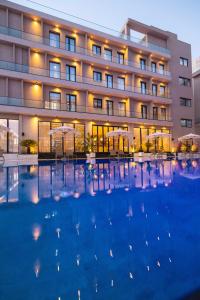 Bazén v ubytování Tris3 Hotel nebo v jeho okolí