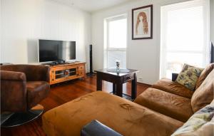 Μια τηλεόραση ή/και κέντρο ψυχαγωγίας στο Lovely Apartment In Fister With Wifi
