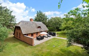 Сад в Awesome Home In Ulfborg With Wifi