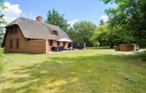 Сад в Awesome Home In Ulfborg With Wifi