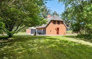 Сад в Awesome Home In Ulfborg With Wifi
