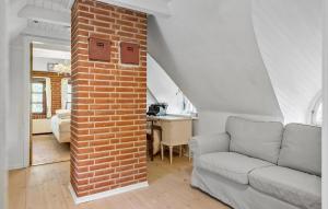 Зона вітальні в Awesome Home In Ulfborg With Wifi
