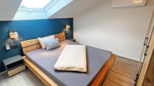 Postel nebo postele na pokoji v ubytování HIL - Hotel im Lus Schopfheim + 35 fotografií