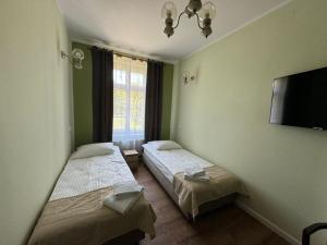 Willa Zachęta Guesthouse&Coffee客房内的一张或多张床位