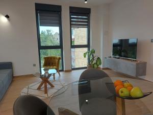 a living room with a table with fruit on it at Opus Deluxe- SELF CHECK-IN, CLOSE TO OPUS ARENA in Osijek