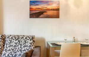 Posedenie v ubytovaní 1 Bedroom Cozy Apartment In Torrevieja