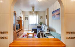 Posedenie v ubytovaní 1 Bedroom Cozy Apartment In Torrevieja