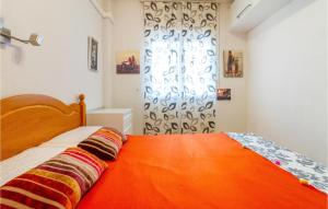 Posteľ alebo postele v izbe v ubytovaní 1 Bedroom Cozy Apartment In Torrevieja