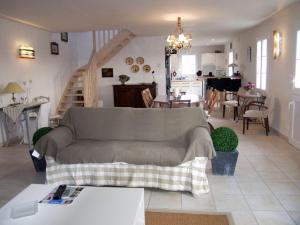 Χώρος καθιστικού στο Maison 3* à 400m de la mer, grand jardin, proche centre Sauzon, tout équipée, calme garanti - FR-1-418-36