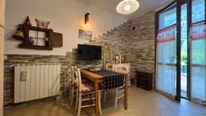 Kuchyň nebo kuchyňský kout v ubytování Appartamento vista Monte Rosa, giardino in Residence Walser a 10minuti da Macugnaga - MONTEROSAFLAT