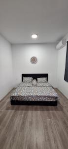 Postel nebo postele na pokoji v ubytování Tn'J Homestay Condominium Kinarut, Papar