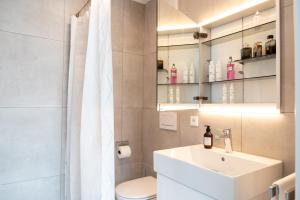 Et badeværelse på MOONLIVING Boutique Apartments by Munich + 36 billeder