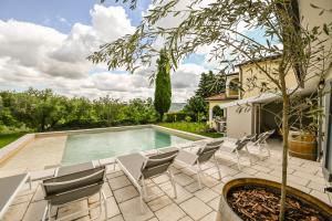 Kolam renang di atau dekat dengan Medanni - Boutique house in nature with pool