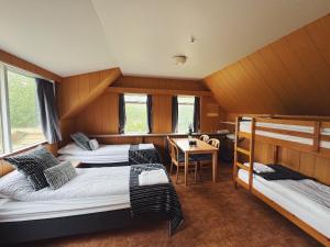 Tempat tidur dalam kamar di Hotel Hjardarbol
