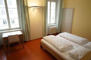 Postel nebo postele na pokoji v ubytování Priesterseminar Brixen