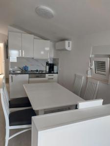 Kuchyň nebo kuchyňský kout v ubytování Apartmani Pavic