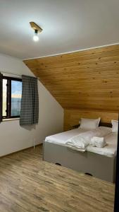 Postel nebo postele na pokoji v ubytování Casa Enisala + 37 fotografií