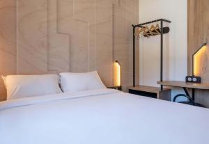 Postel nebo postele na pokoji v ubytování B&B HOTEL Orléans Saran