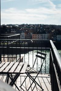 a wooden bench sitting on top of a balcony at LA TOUR AUX CRABES près de la plage in Dieppe